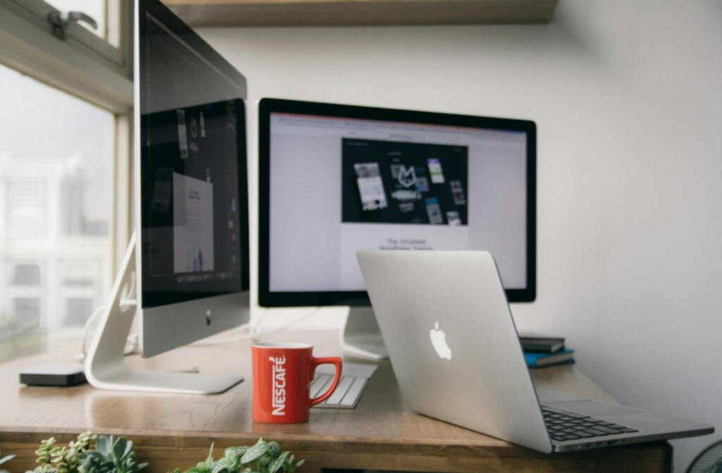 Use multiple screens - how to move Mac dock to another screen

